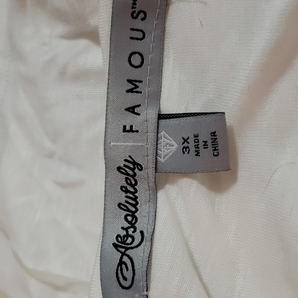 Absolutely Famous. NWT. Cute White, Polyester Lace Detail & Rayon Top.  Size 3X - Picture 12 of 15